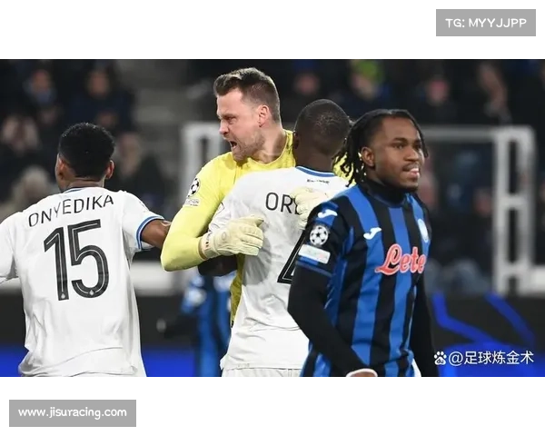 吉姆西蒂绝杀后跪地怒吼,亚特兰大全队狂欢 吉姆西蒂绝杀后跪地怒吼,亚特兰大全队狂欢