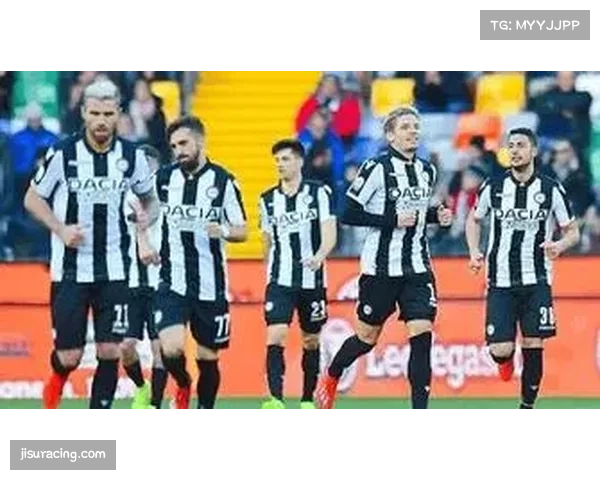 战术调整，乌迪内斯换上高中锋卢卡，意图加强定位球空中优势